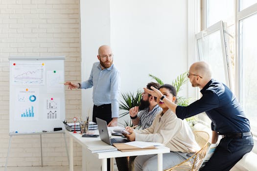 Equipo analizando datos de marketing y negocio