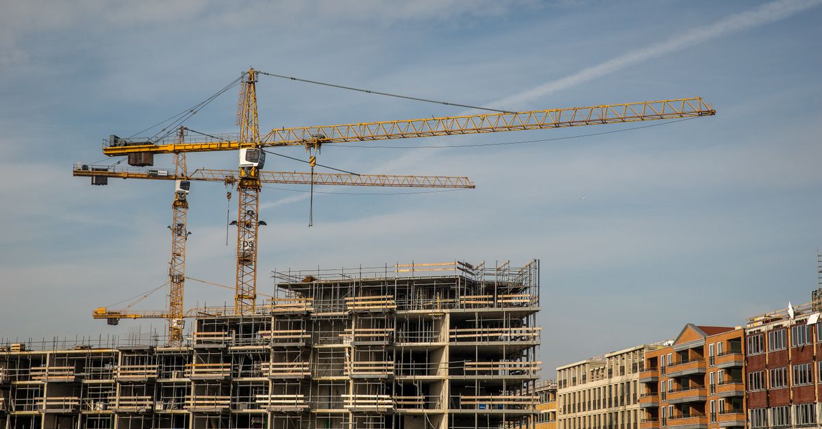 Edificio en construcción como ejemplo de evidencia para una web de constructora